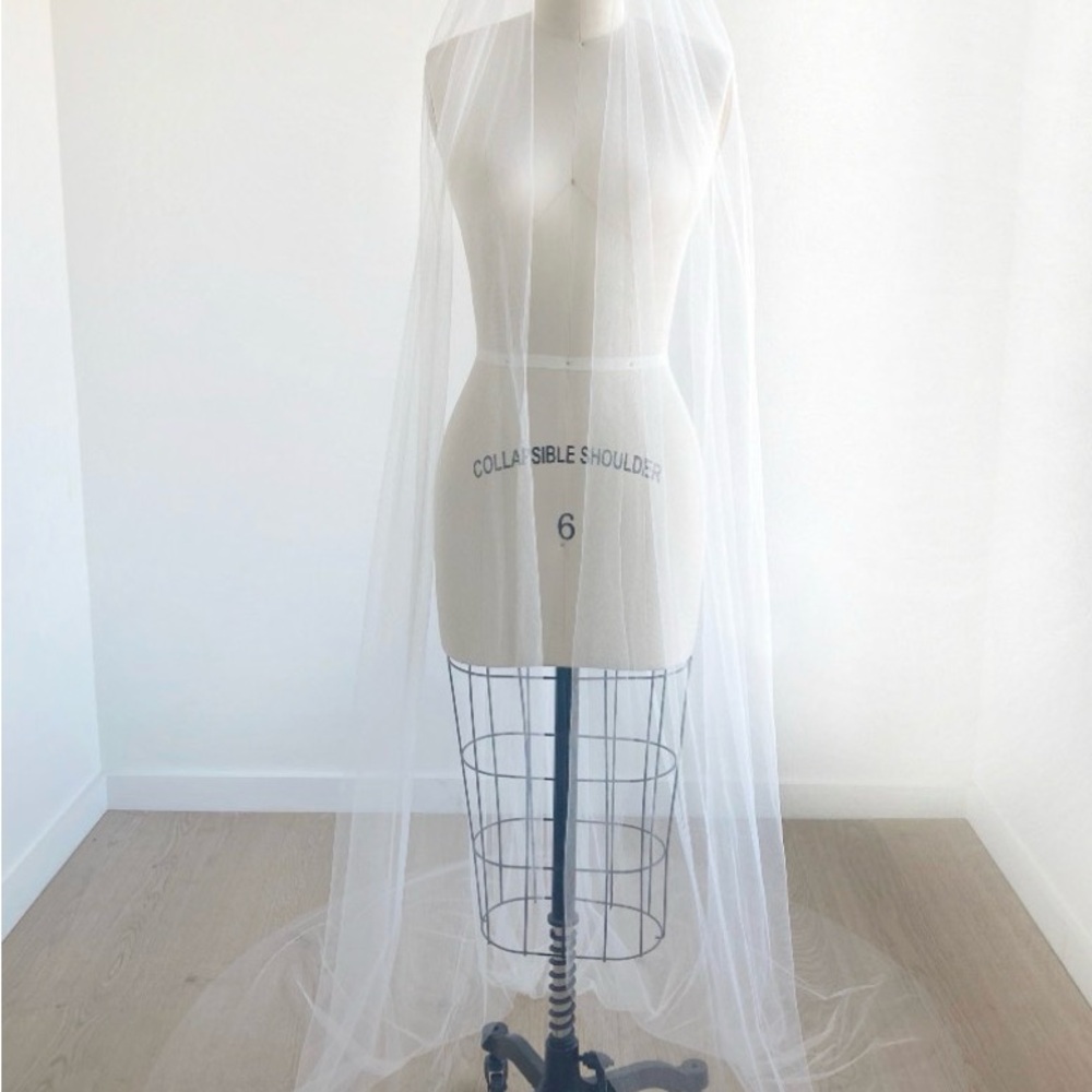 Sara Gabriel - Donna Veil